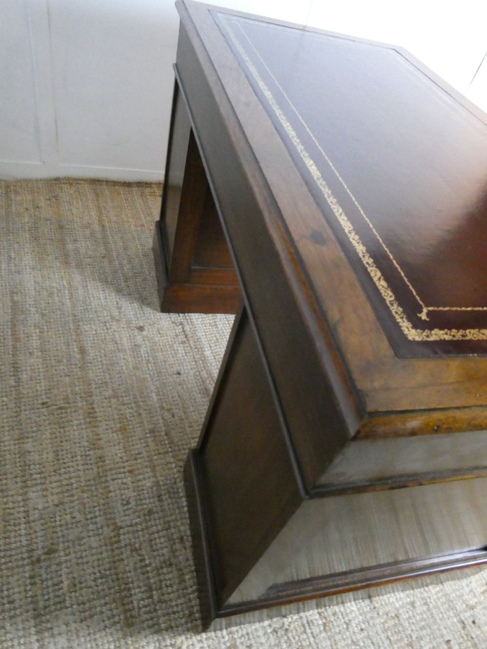 Small 3 Part Kneehole Desk View V