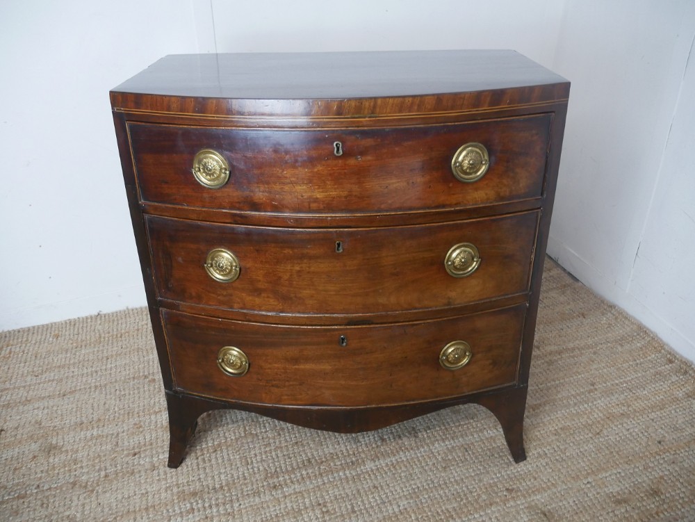 Small 18thC Bow Chest of Drawers