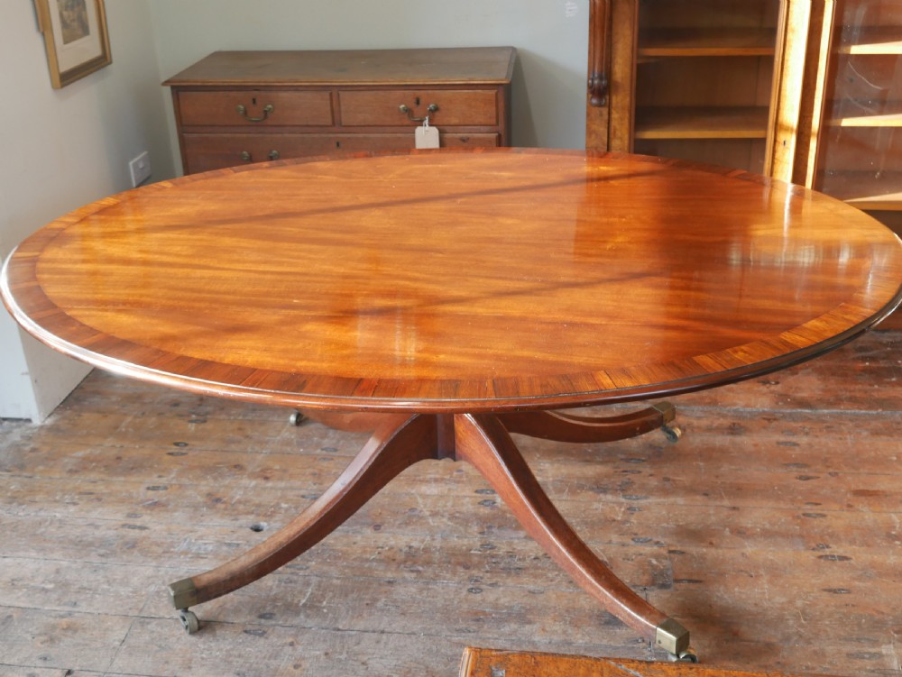 Large Oval Dining - Centre Table View II