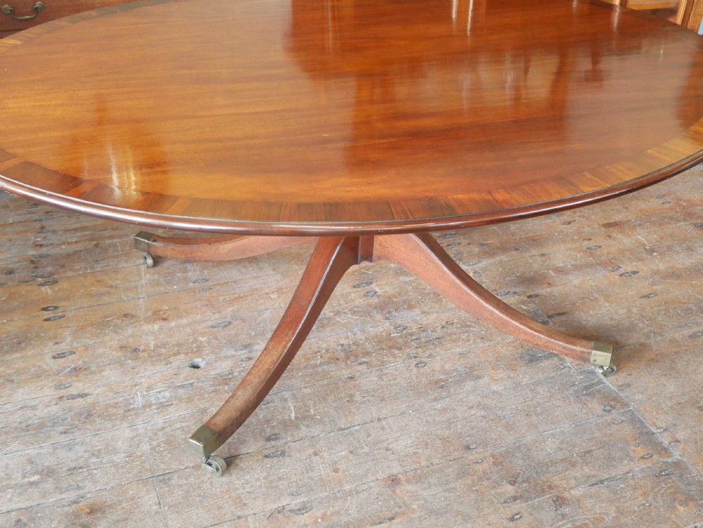 Large Oval Dining - Centre Table View III