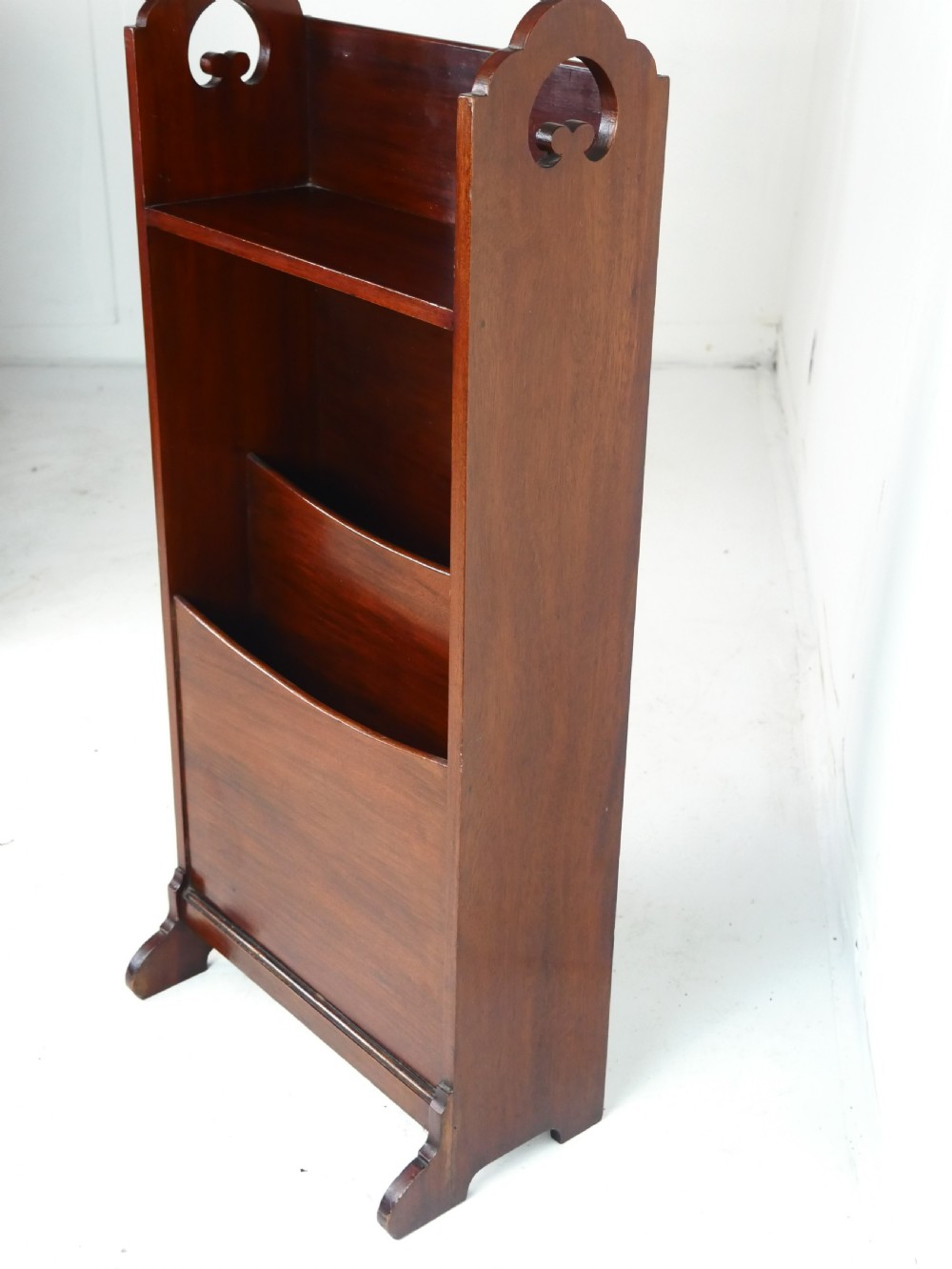 1920's Magazine Rack View V