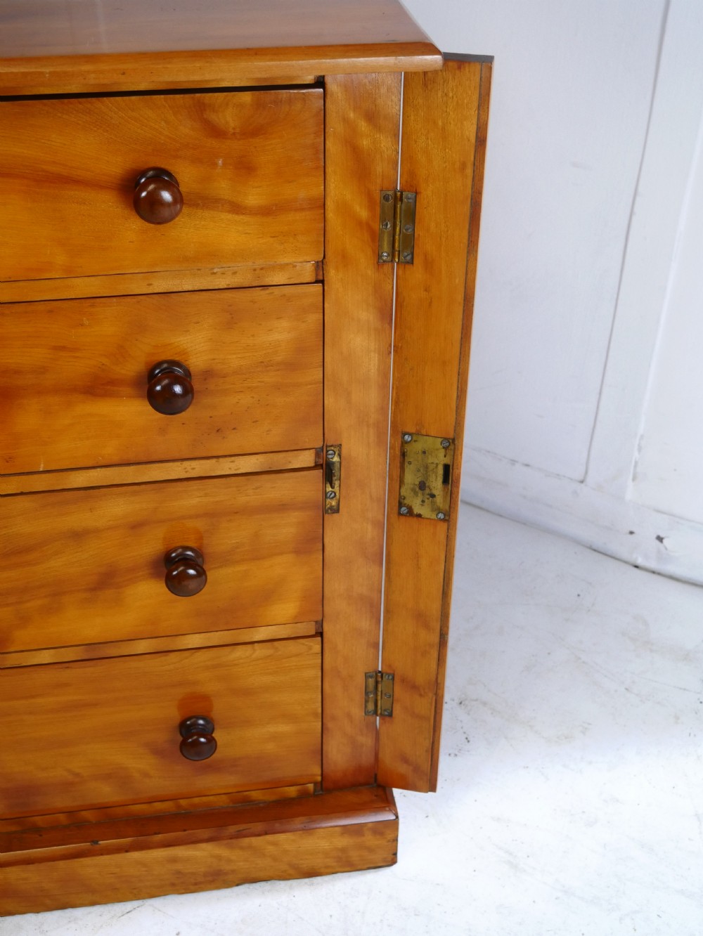 Chest of Drawers View V