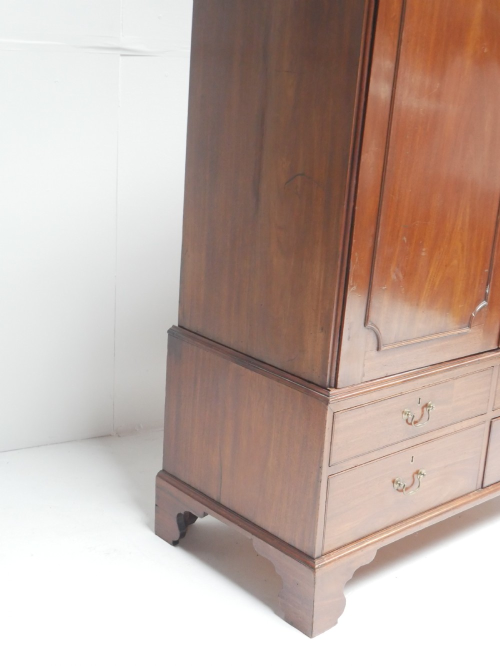 18th Century Linen Press View III