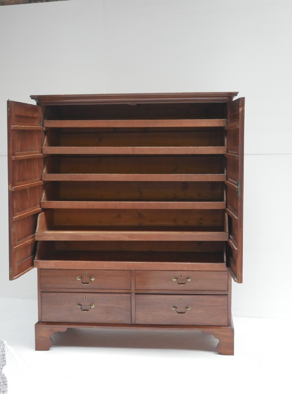 18th Century Linen Press View IV