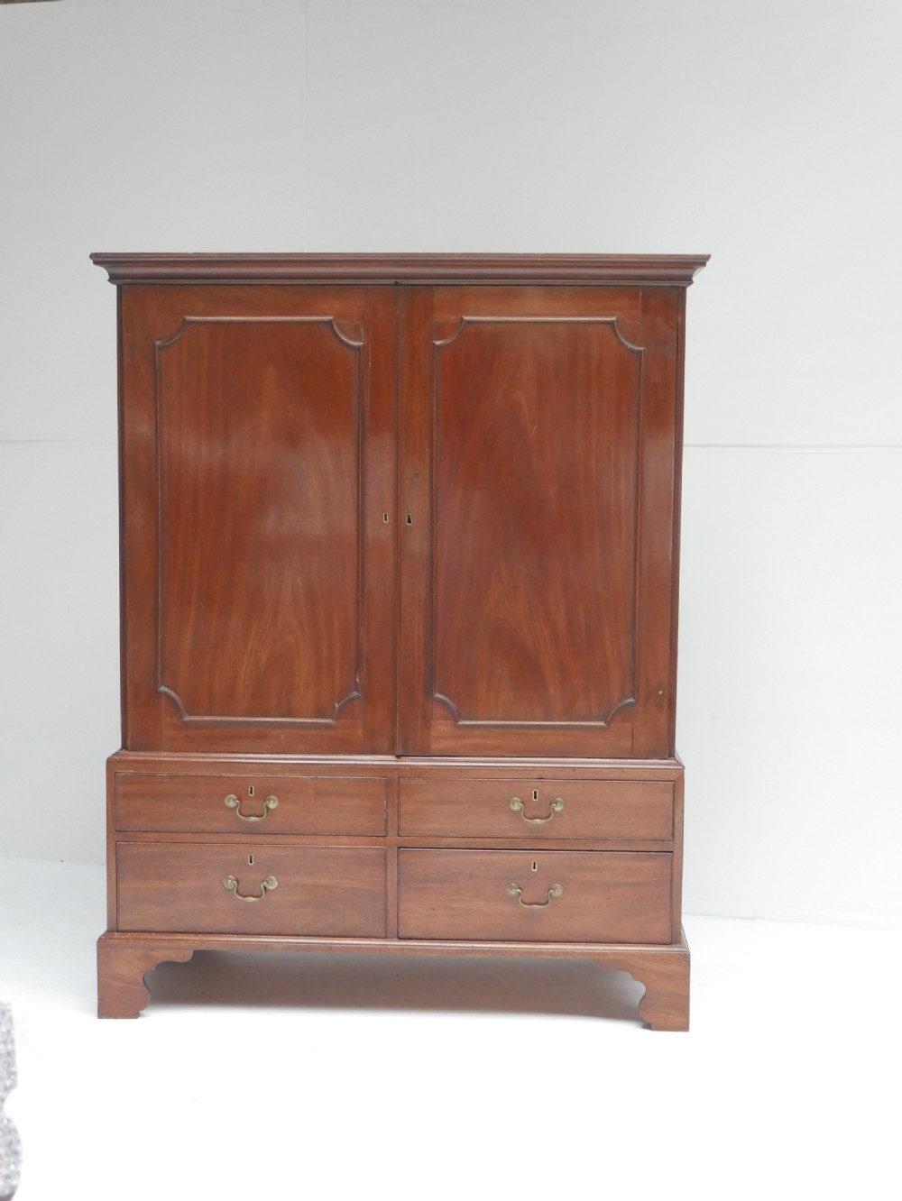 18th Century Linen Press View VIII