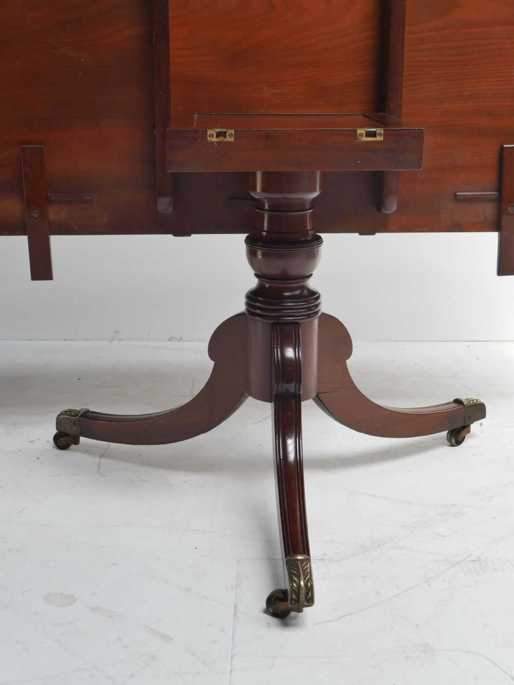 Regency three pillar dining table View IV