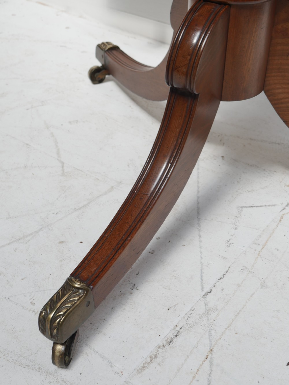 Regency three pillar dining table View VI