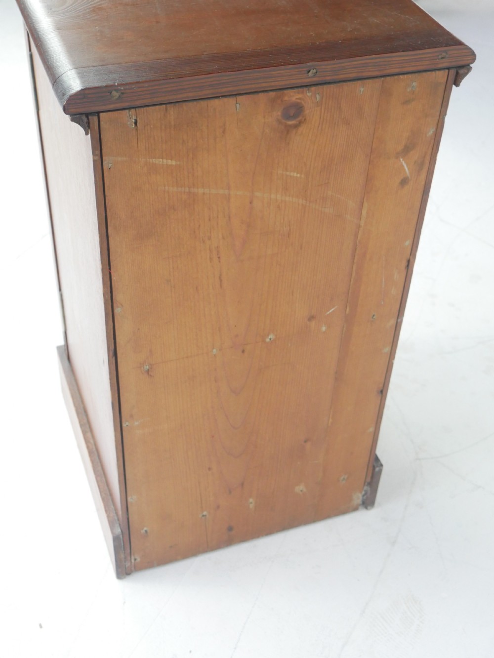 1900's Bedside Locker View V