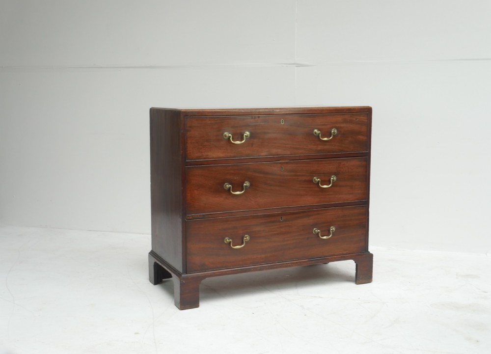 Caddy Top Chest of Drawers View II