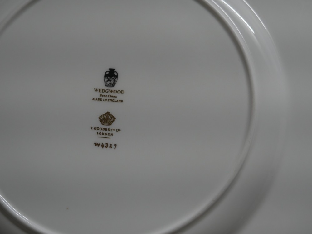 Fine Set 12 Wedgewood Plates 27cm View X
