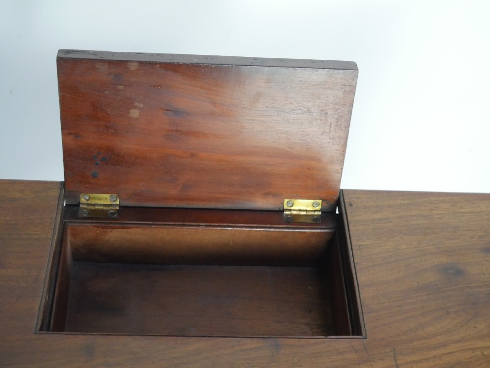 A Regency mahogany chamber writing desk featuring reeded turned legs, a single frieze drawer, and brass castors. View III