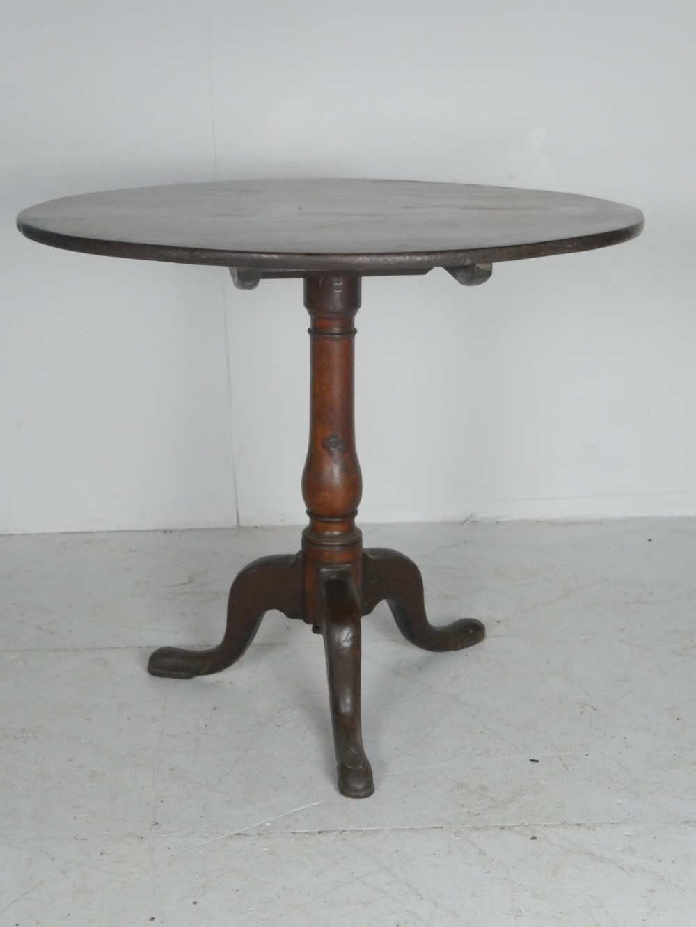 Large Georgian Oak Tilt Table  View VIII