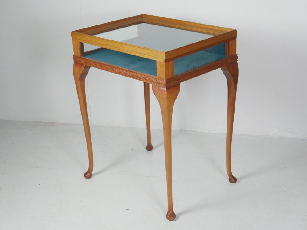 Oak Bijouterie Display Table View II
