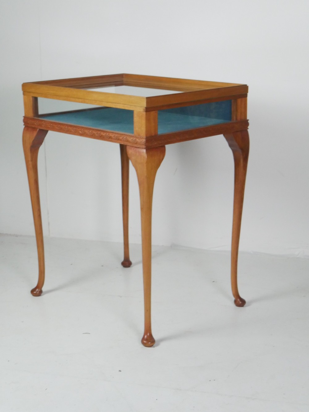Oak Bijouterie Display Table View IX