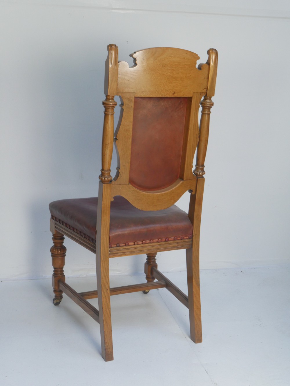 Set 10 Oak/Leather Dining Chairs View XV