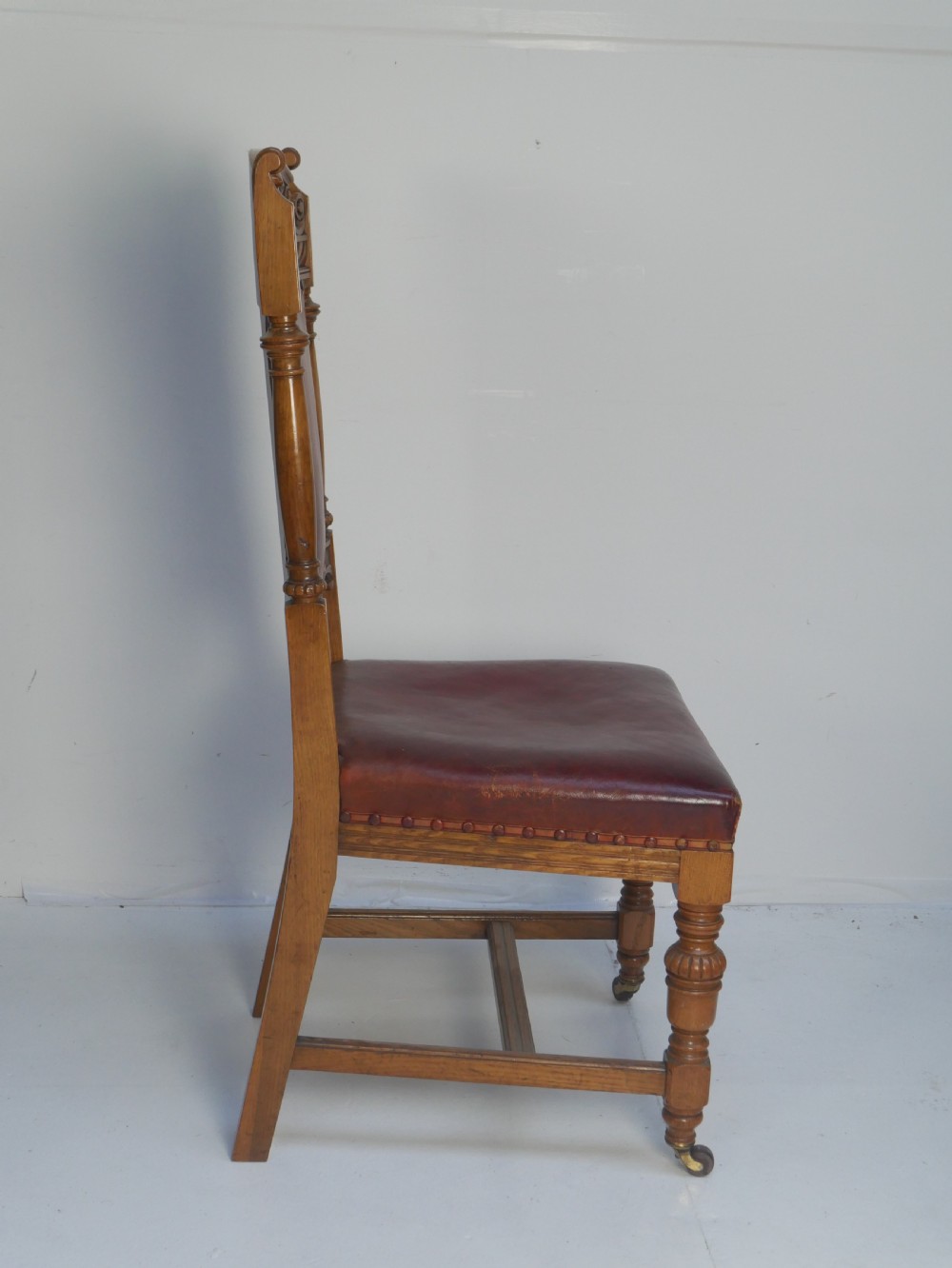 Set 10 Oak/Leather Dining Chairs View XVI