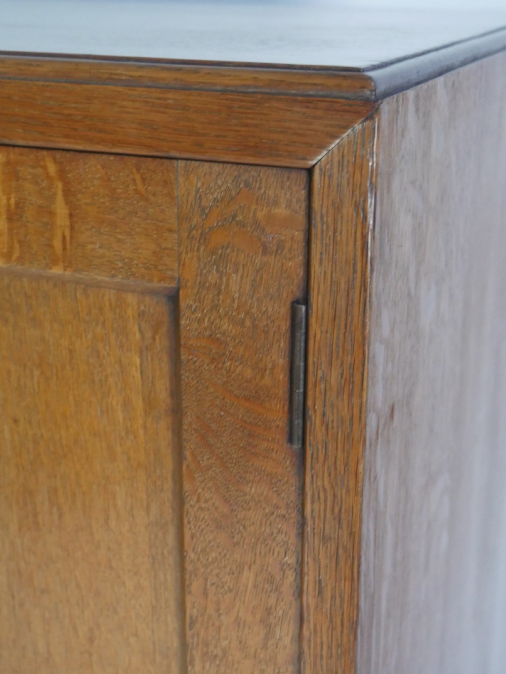 Oak chest View V
