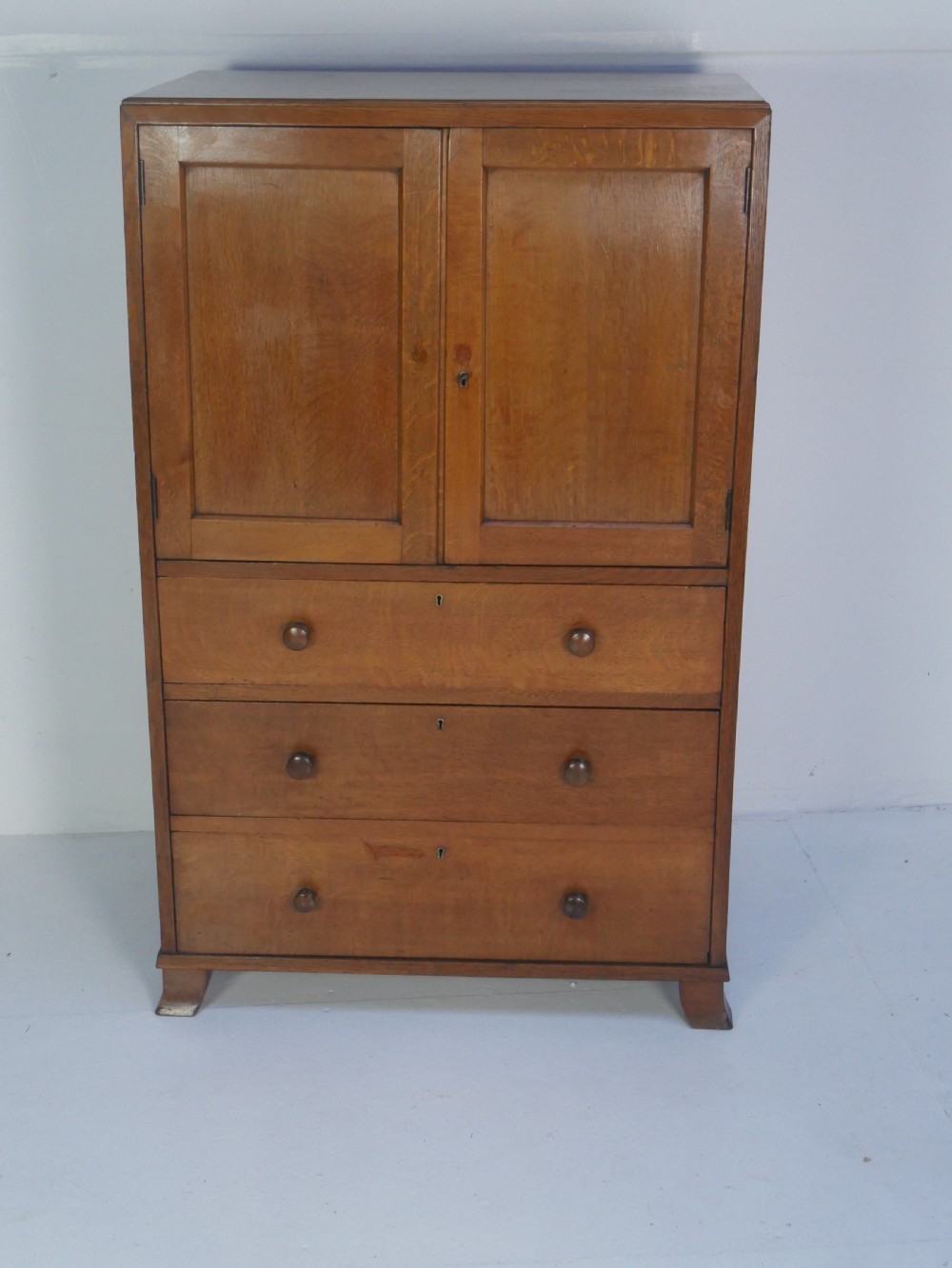 Oak chest View IX