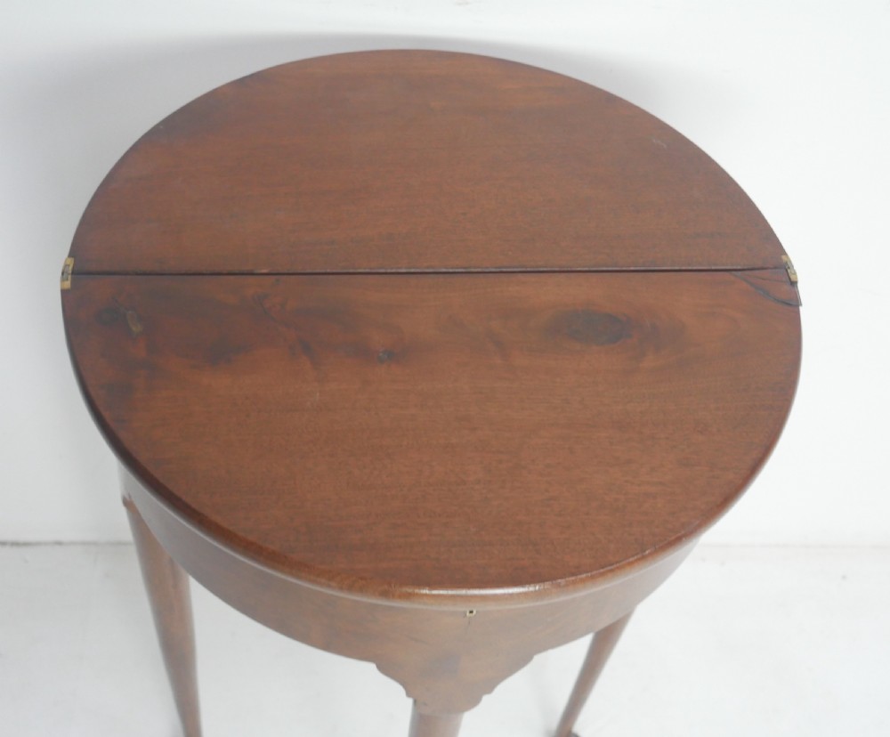 Small Lamp Table View IV