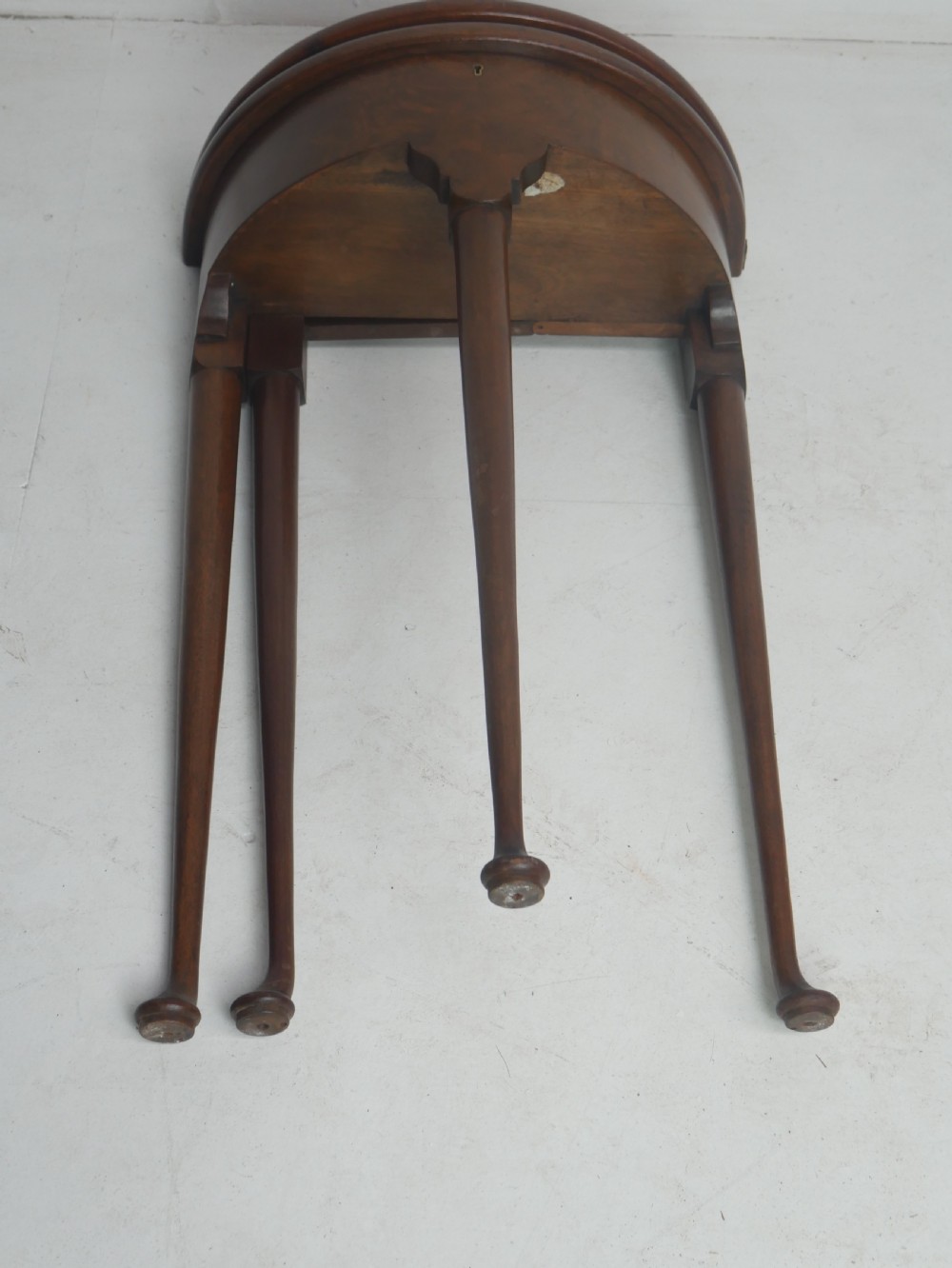 Small Lamp Table View VI