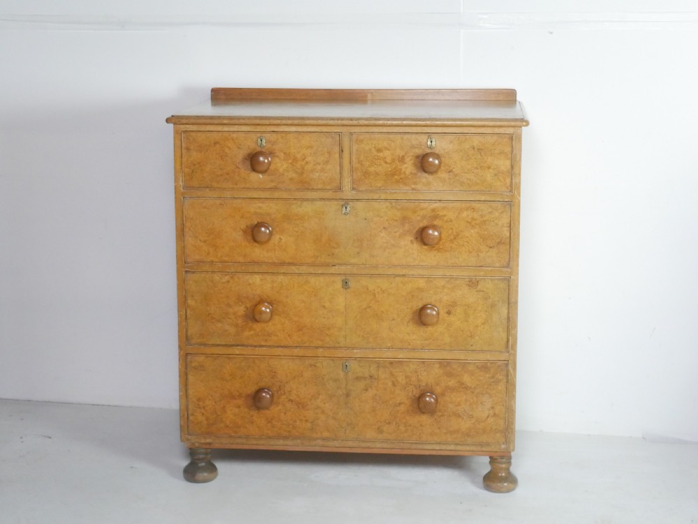  Chest of Drawers
