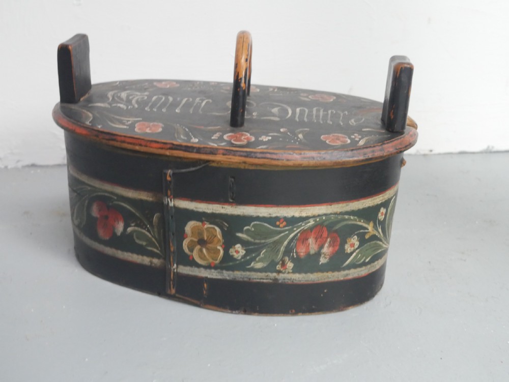 Scandinavian Folk Art Oval Tine Box View VIII