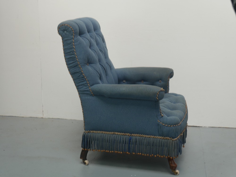 Neat Armchair View IV