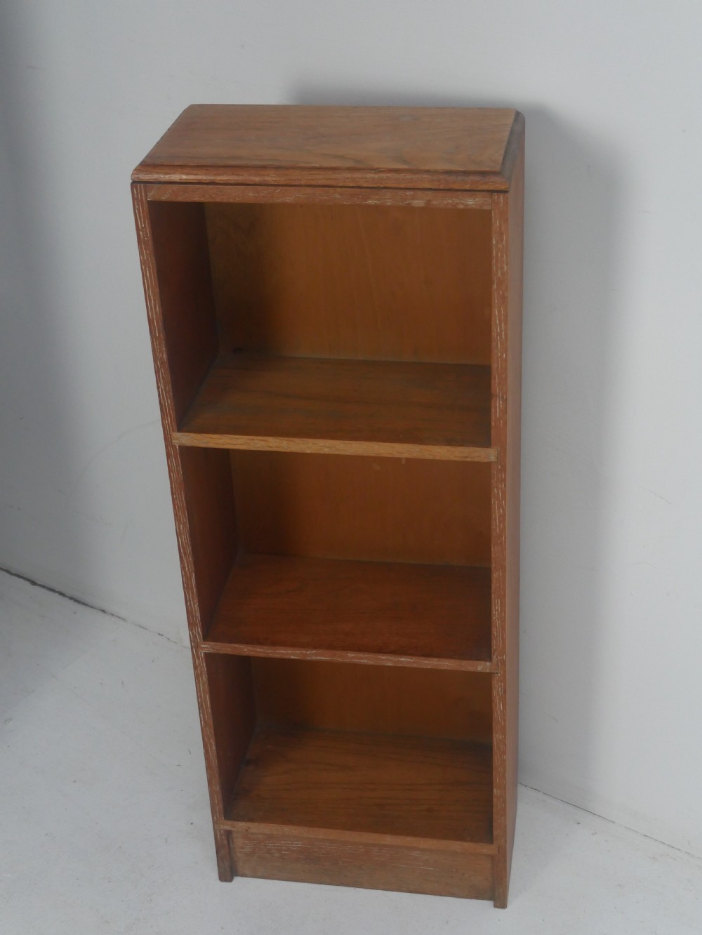 Petit Oak Bookcase Att. Heals View IX