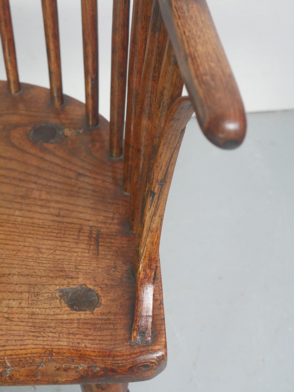 A Georgian comb back Windsor armchair featuring vertical wooden spindles, a pierced central splat, curved armrests, and turned legs. View IX