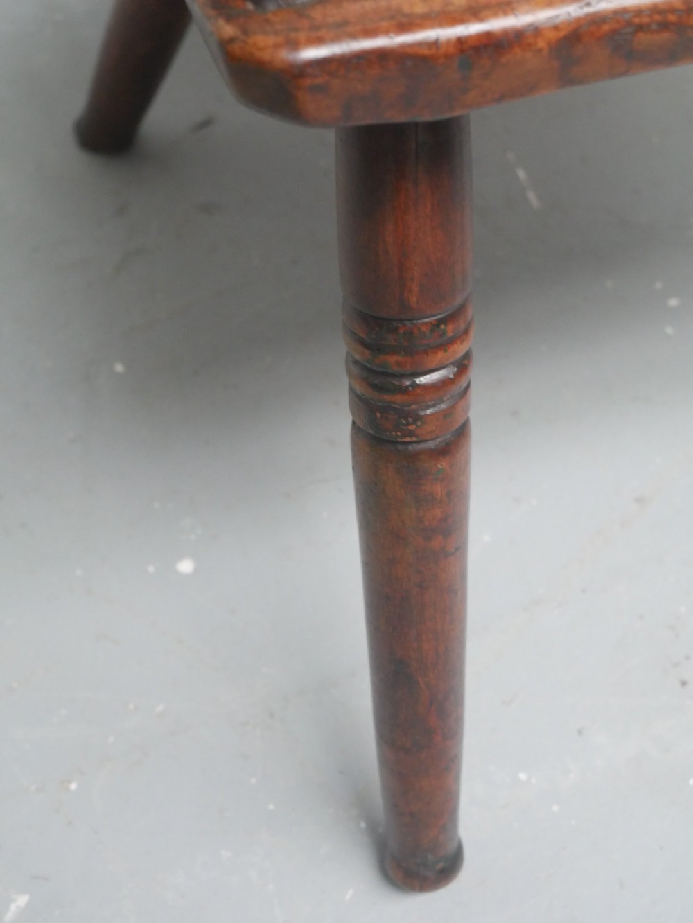 A Georgian comb back Windsor armchair featuring vertical wooden spindles, a pierced central splat, curved armrests, and turned legs. View XI