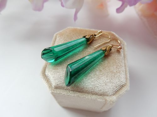 vintage 9ct gold emerald glass earrings - CATEGORY: ANTIQUE JEWELLERY - DATED 1940
