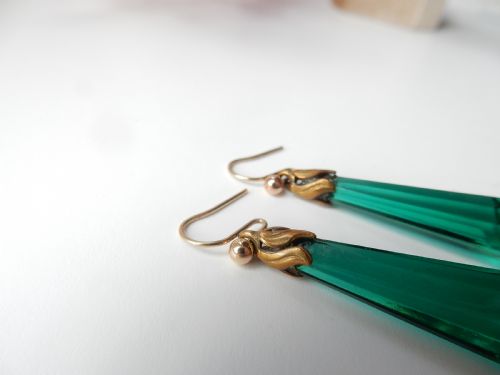 VINTAGE 9CT GOLD EMERALD GLASS EARRINGS - ADDITIONAL PHOTO 4