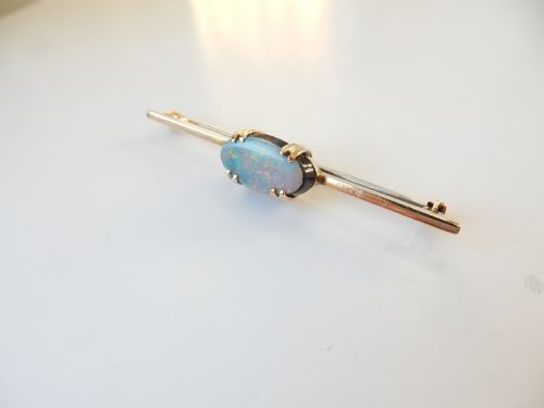 ANTIQUE 9CT GOLD OPAL DOUBLET BROOCH - ADDITIONAL PHOTO 2