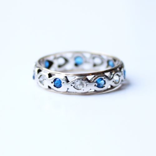 vintage 9ct white gold sapphire band - CATEGORY: ANTIQUE JEWELLERY - DATED 1960