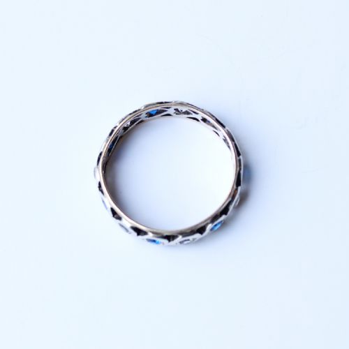 VINTAGE 9CT WHITE GOLD SAPPHIRE BAND - ADDITIONAL PHOTO 4