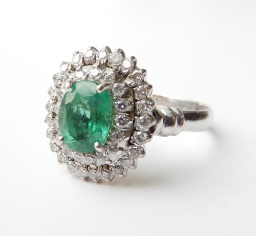 14CT WHITE GOLD EMERALD DIAMOND HALO RING - ADDITIONAL PHOTO 2