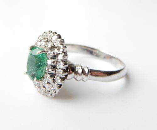 14CT WHITE GOLD EMERALD DIAMOND HALO RING - ADDITIONAL PHOTO 4