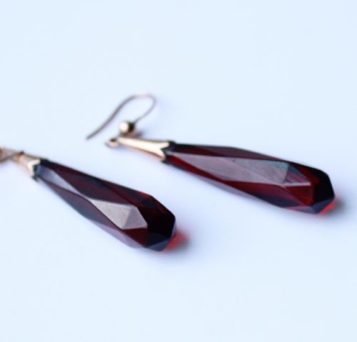 ANTIQUE 9CT GOLD CHERRY BAKELITE TORPEDO EARRINGS - ADDITIONAL PHOTO 4