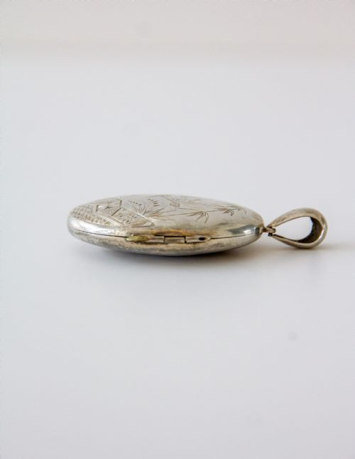 ANTIQUE AESTHETIC PERIOD SOILD SILVER LOCKET - ADDITIONAL PHOTO 3