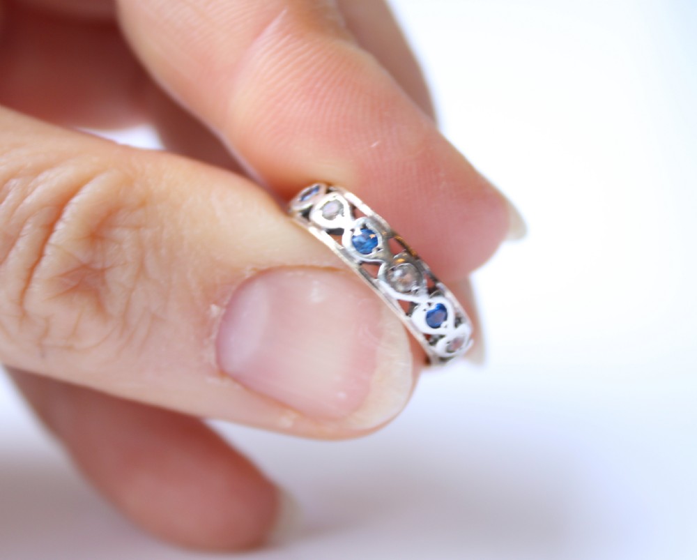 VINTAGE 9CT WHITE GOLD SAPPHIRE BAND View IV