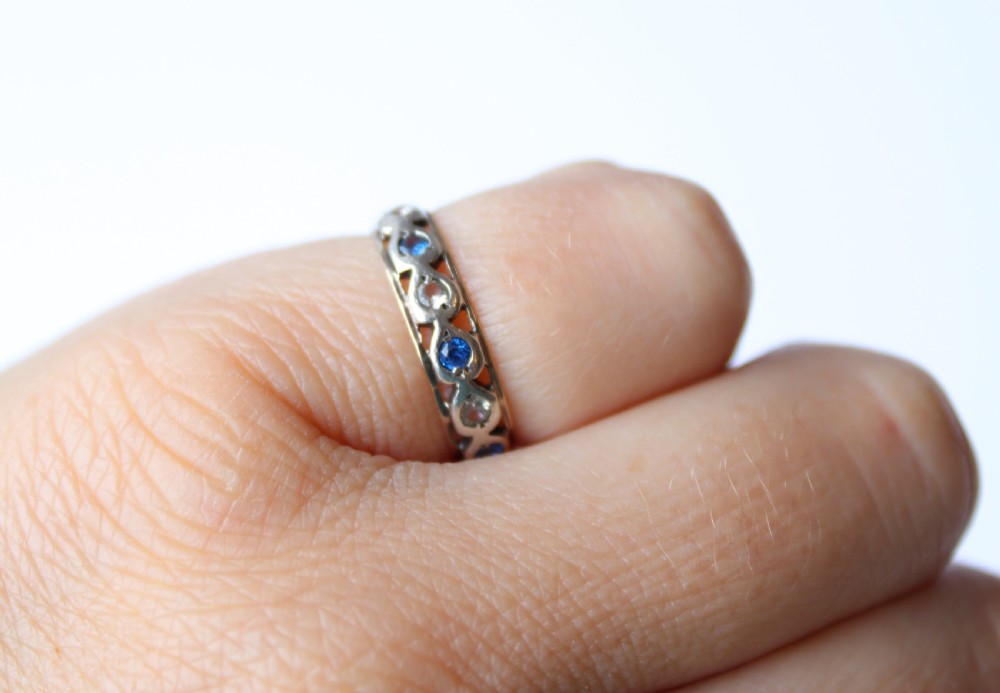 VINTAGE 9CT WHITE GOLD SAPPHIRE BAND View VI