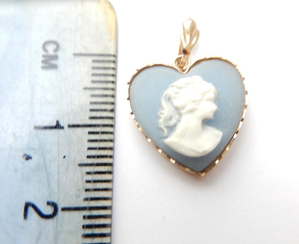Vintage 9ct Gold Cameo Lady Pendant View III