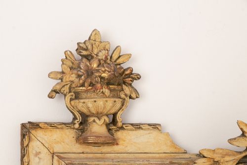 A FRENCH ANTIQUE CRESTED MARGIN MIRROR IN ORIGINAL PARCELGILT - ADDITIONAL PHOTO 1