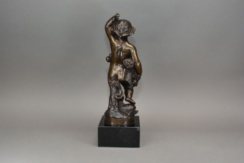 ANTIQUE BRONZE FIGURE OF A CHERUB HOLDING A WHEAT SHEAF - ADDITIONAL PHOTO 2