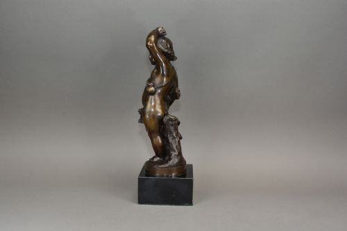 ANTIQUE BRONZE FIGURE OF A CHERUB HOLDING A WHEAT SHEAF - ADDITIONAL PHOTO 3