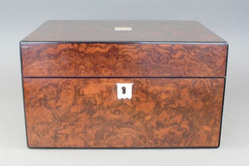 FIGURED WALNUT DRESSING BOX BY PARKINS GROTTO OXFORD ST LONDON - ADDITIONAL PHOTO 1
