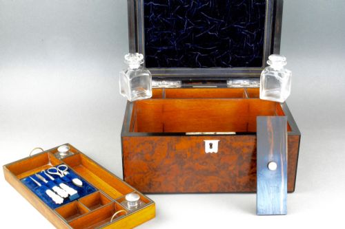FIGURED WALNUT DRESSING BOX BY PARKINS GROTTO OXFORD ST LONDON - ADDITIONAL PHOTO 4