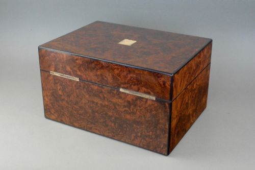 FIGURED WALNUT DRESSING BOX BY PARKINS GROTTO OXFORD ST LONDON - ADDITIONAL PHOTO 5
