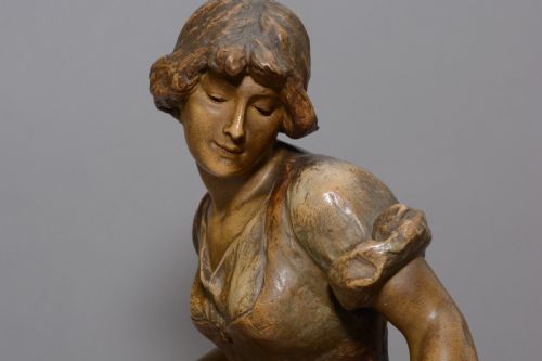 ART NOUVEAU FIGURE OF A COUNTRY MAIDENFRIEDRICH GOLDSCHEIDER VIENNA - ADDITIONAL PHOTO 4