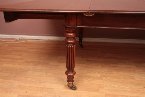 A CUBAN MAHOGANY EXTENDING DINING TABLE - ADDITIONAL PHOTO 4